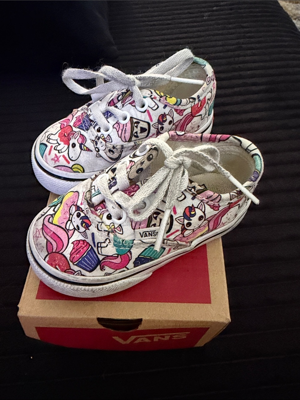 Vans Kids White Canvas Unicorn & Cupcake Print Lace-Up Sneakers